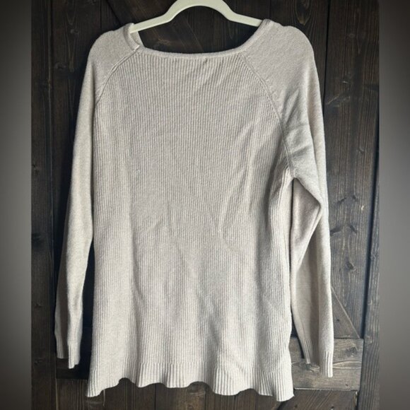 (7)Cyrus XL Crew neck sweater. Pre-loved condition-goodCream/tan color - Picture 2 of 7